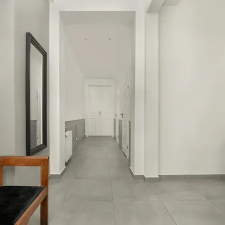Komfortowy Apartament Przy Piotrkowskiej W Lodzi By Renters Apartment *