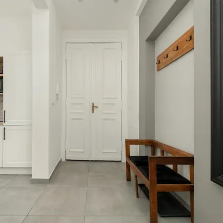 Apartment Komfortowy Apartament Przy Piotrkowskiej W Lodzi By Renters *
