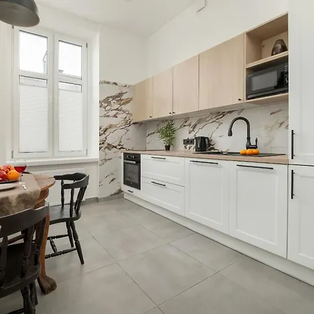 Apartment Komfortowy Apartament Przy Piotrkowskiej W Lodzi By Renters