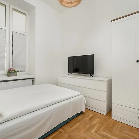Apartment Komfortowy Apartament Przy Piotrkowskiej W Lodzi By Renters *